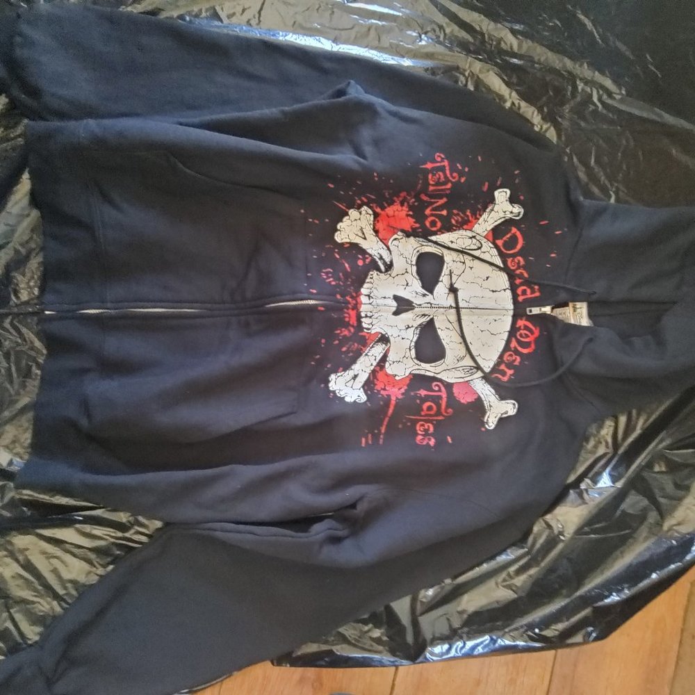 DISNEY HOODIE   PIRATES OF THE CARRIBEAN  SIZE MED UNISEX NWT